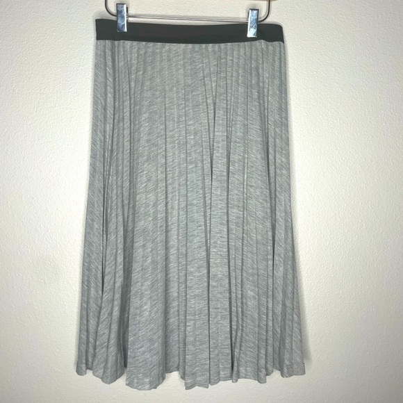 Medium Lush Gray Skirt with Black Elastic Band - Picture 1 of 6